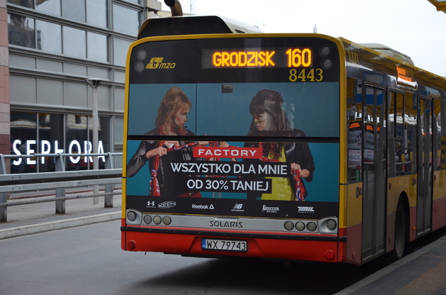 Reklama na tyłach autobusów Warszawa MZA.jpg