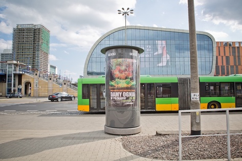 Słupy reklamowe Citylight Poznań Centrum.jpg