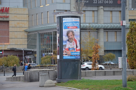 Słupy reklamowe Warszawa.jpg